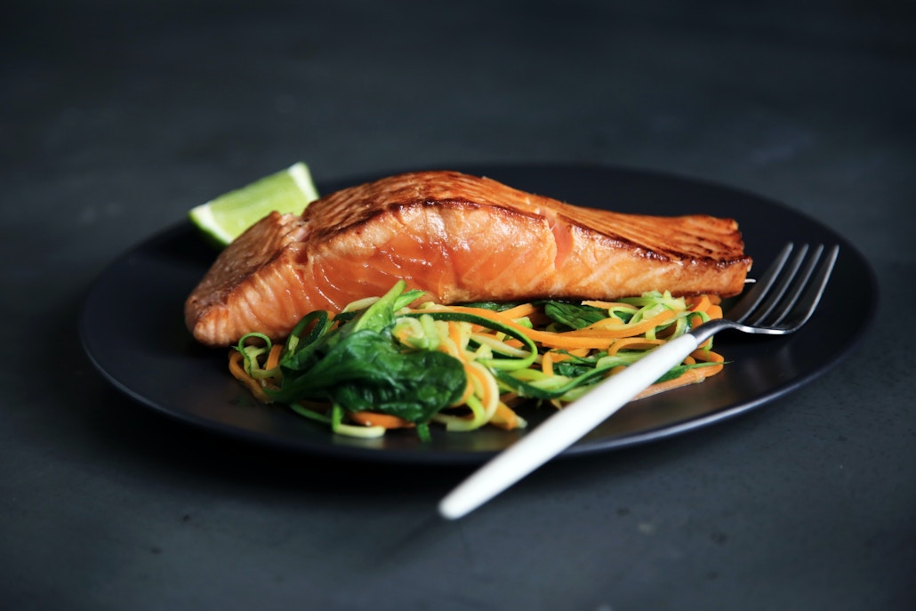 Salmon, tuna and mackerel contain high amounts of vitamin D
